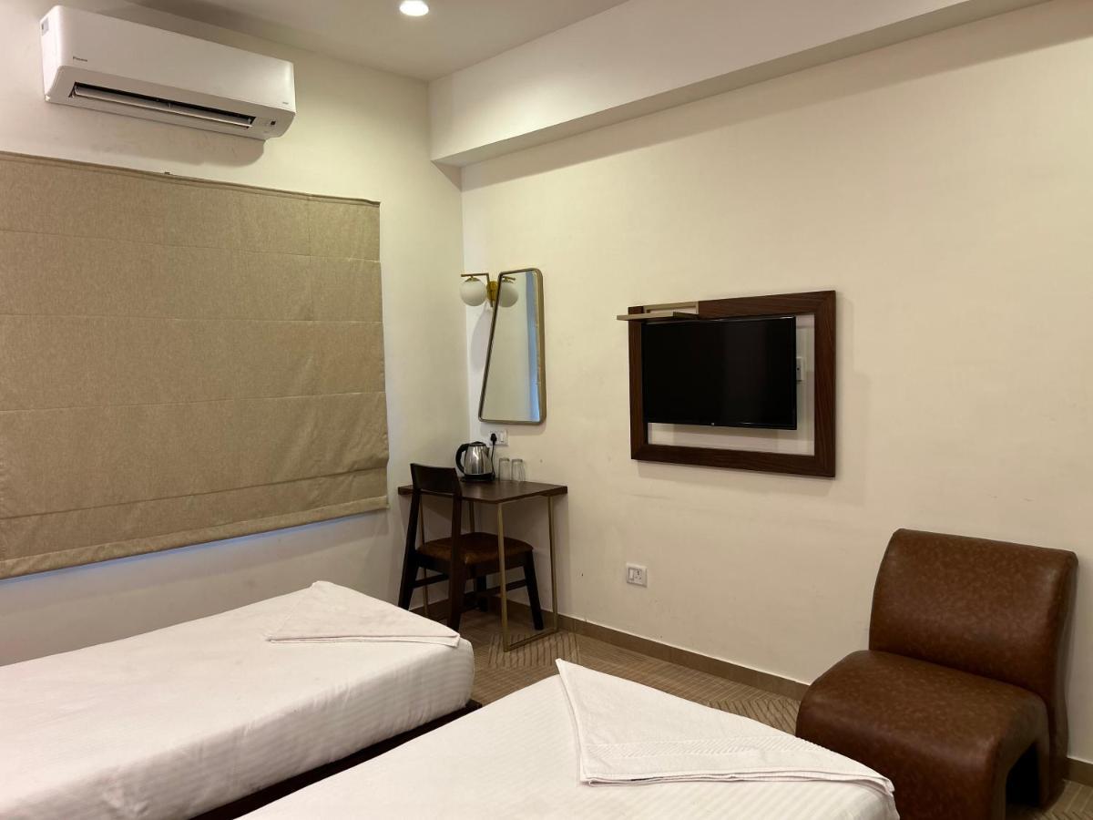Flora Embassy Hotell Chennai Eksteriør bilde