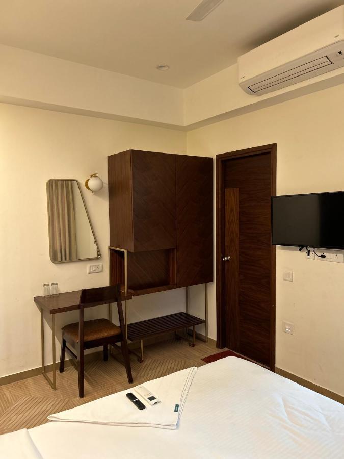 Flora Embassy Hotell Chennai Eksteriør bilde
